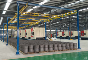 自立起重機在汽車零部件制造中的應用