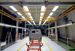 懸掛起重機在新能源汽車制造中的應用
